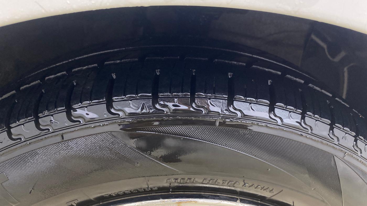 2017 Hyundai Grand i10 SPORTZ (O) AT 1.2 KAPPA VTVT, Petrol, Automatic, 50,189 km, Right Front Tyre Tread