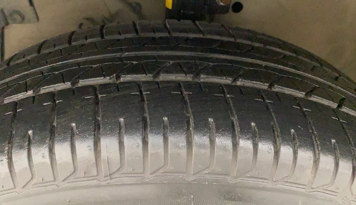 2013 Maruti Swift Dzire ZDI, Diesel, Manual, 55,273 km, Left Front Tyre Tread