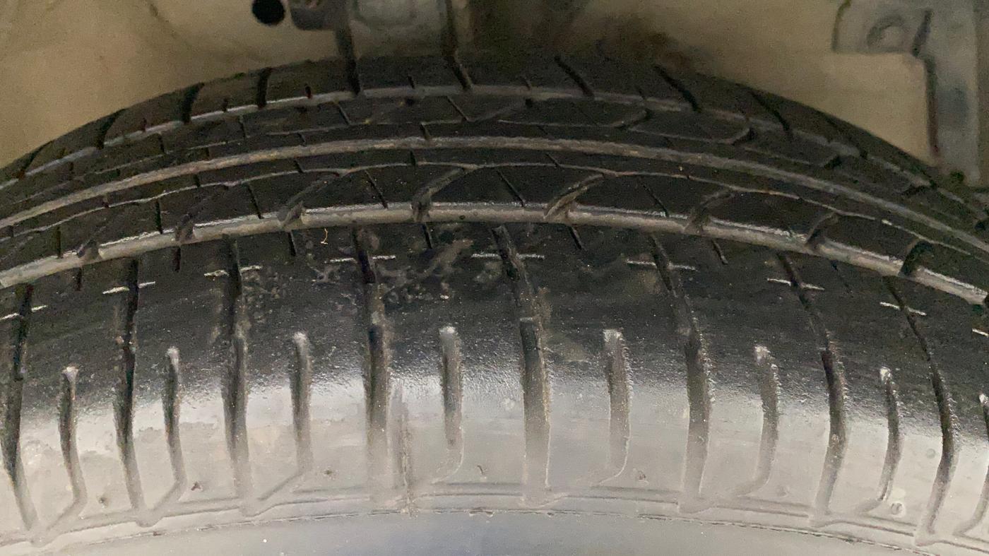 2013 Maruti Swift Dzire ZDI, Diesel, Manual, 55,273 km, Right Front Tyre Tread