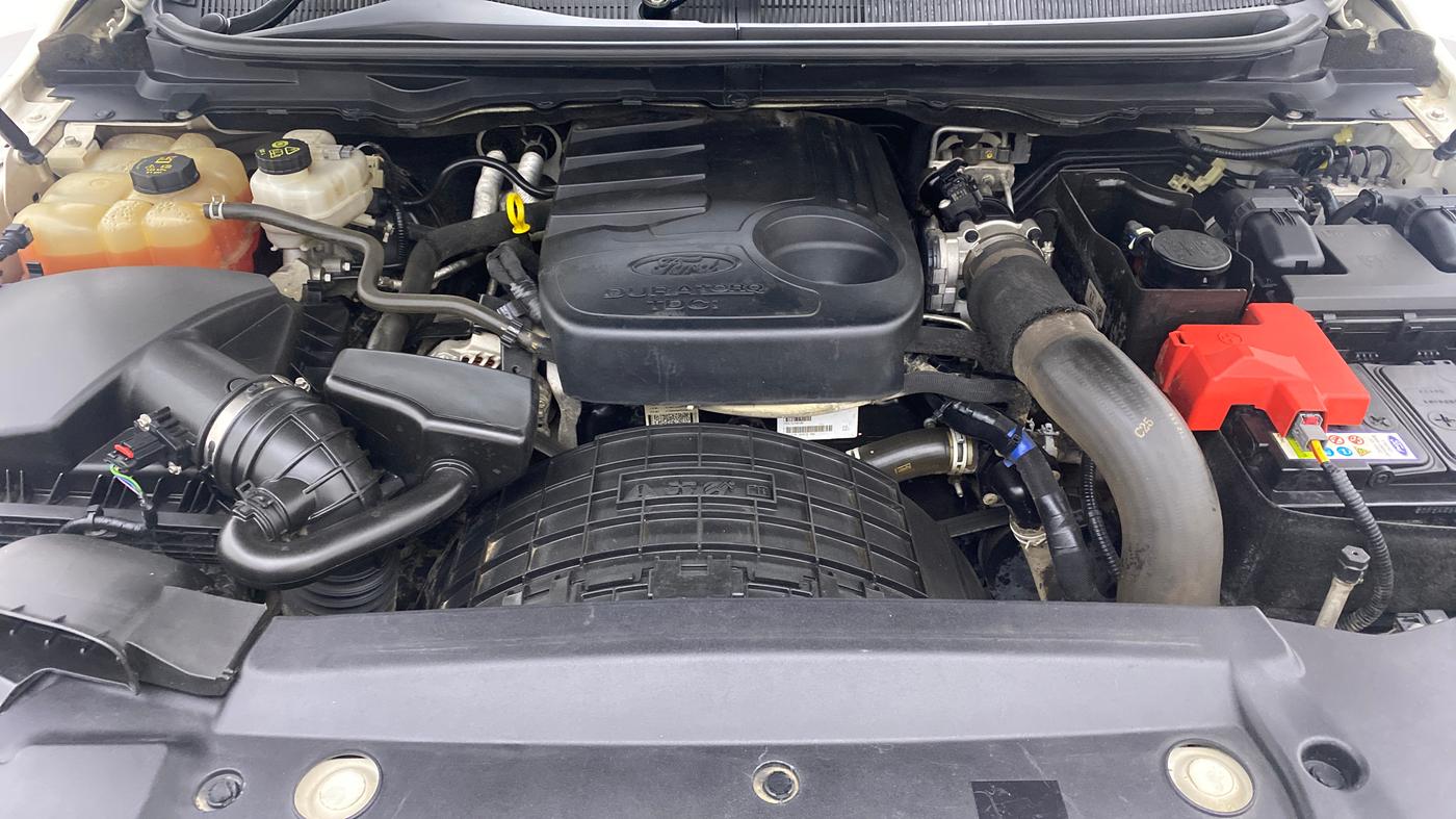 2019 Ford Endeavour 2.2l 4X2 MT Titanium, Diesel, Manual, 95,939 km, Open Bonet