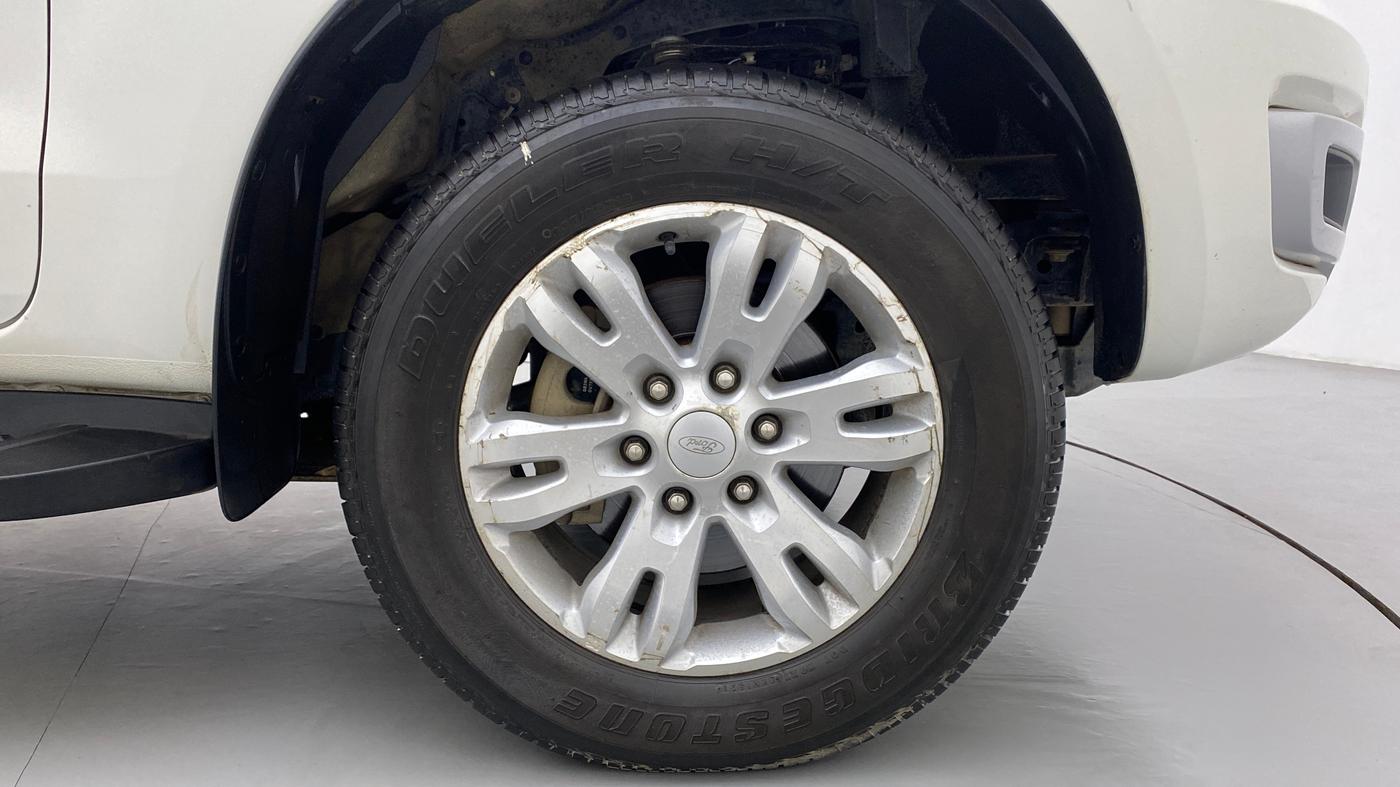 2019 Ford Endeavour 2.2l 4X2 MT Titanium, Diesel, Manual, 95,939 km, Right Front Wheel