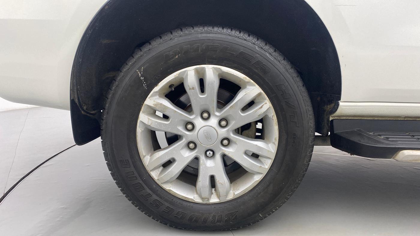 2019 Ford Endeavour 2.2l 4X2 MT Titanium, Diesel, Manual, 95,939 km, Right Rear Wheel