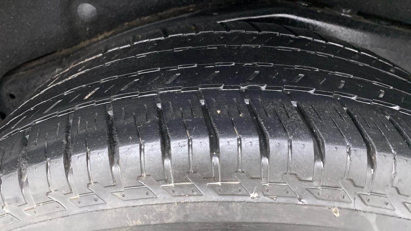 2019 Ford Endeavour 2.2l 4X2 MT Titanium, Diesel, Manual, 95,939 km, Right Rear Tyre Tread