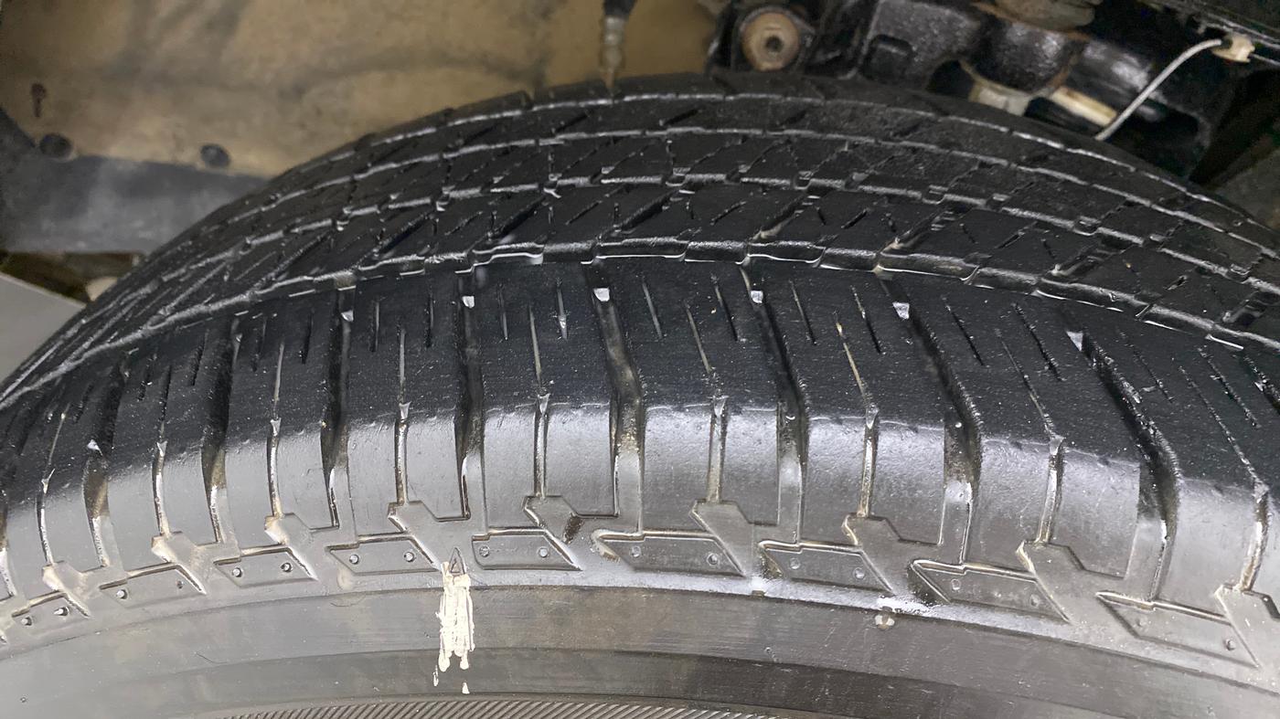 2019 Ford Endeavour 2.2l 4X2 MT Titanium, Diesel, Manual, 95,939 km, Right Front Tyre Tread