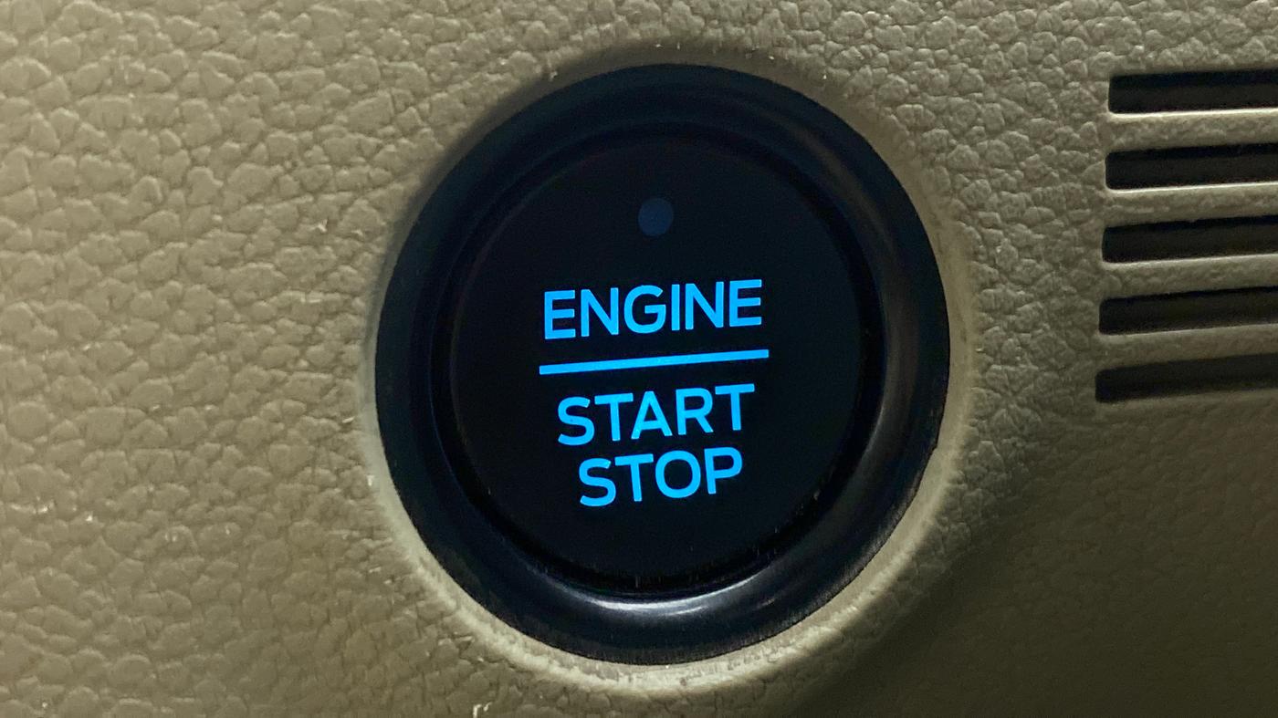 2019 Ford Endeavour 2.2l 4X2 MT Titanium, Diesel, Manual, 95,939 km, Keyless Start/ Stop Button