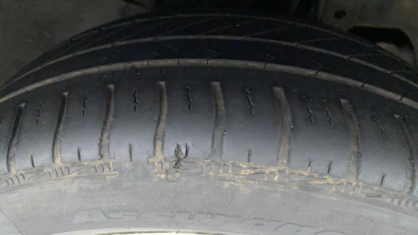 2016 Tata Tiago XZ PETROL, Petrol, Manual, 86,517 km, Right Front Tyre Tread