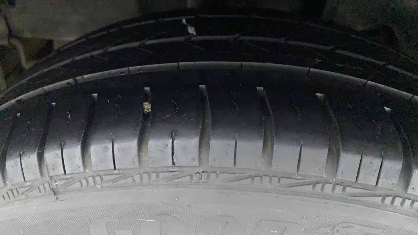 2016 Tata Tiago XZ PETROL, Petrol, Manual, 86,517 km, Right Rear Tyre Tread