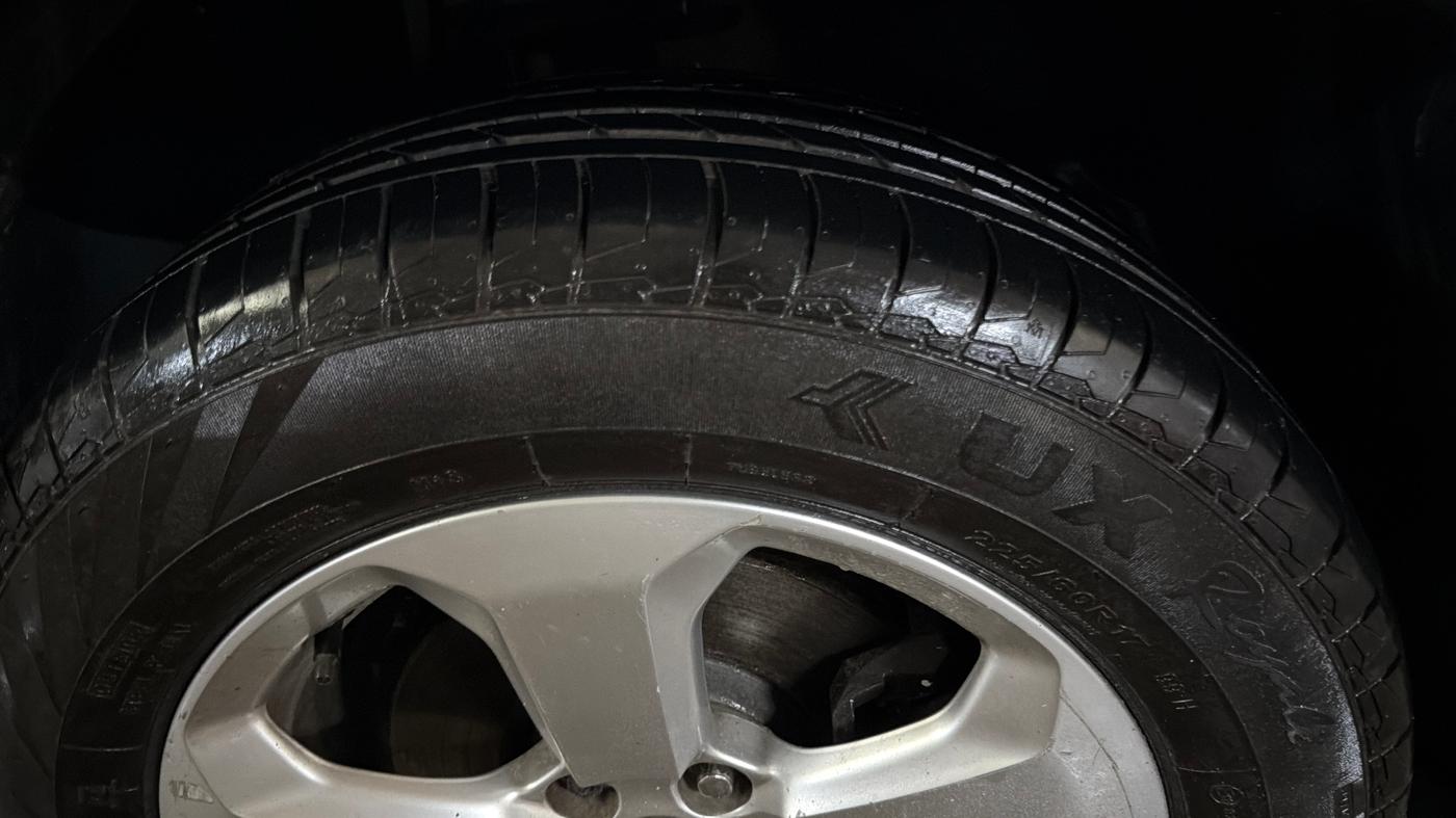 2017 Jeep Compass LIMITED 1.4 PETROL AT, Petrol, Automatic, 89,526 km, Right Front Tyre Tread