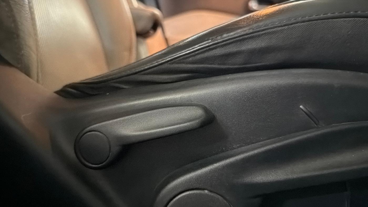 2017 Jeep Compass LIMITED 1.4 PETROL AT, Petrol, Automatic, 89,526 km, Driver Side Adjustment Panel