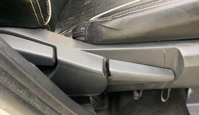 2021 Nissan MAGNITE XV PREMIUM, Petrol, Manual, 18,857 km, Driver Side Adjustment Panel