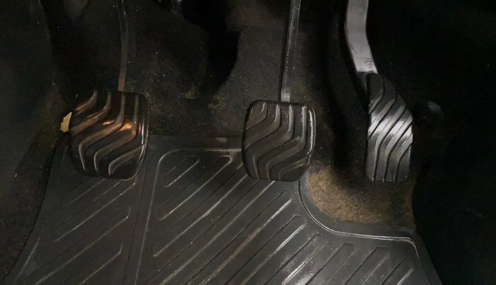 2021 Nissan MAGNITE XV PREMIUM, Petrol, Manual, 18,857 km, Pedals