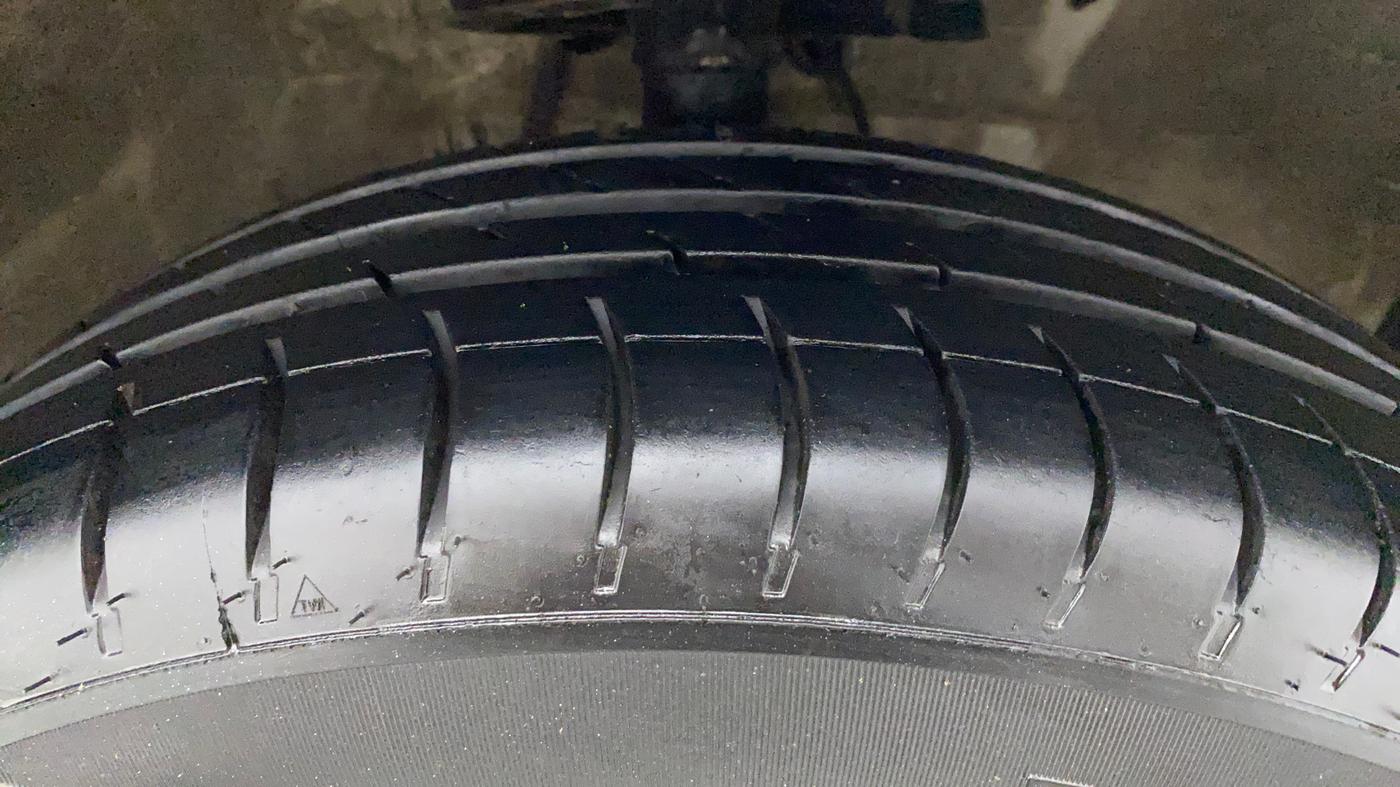 2012 Maruti Swift Dzire ZXI, CNG, Manual, 99,641 km, Right Front Tyre Tread