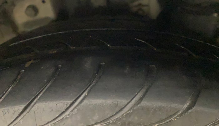 2014 Hyundai Eon MAGNA +, Petrol, Manual, 40,419 km, Left Rear Tyre Tread