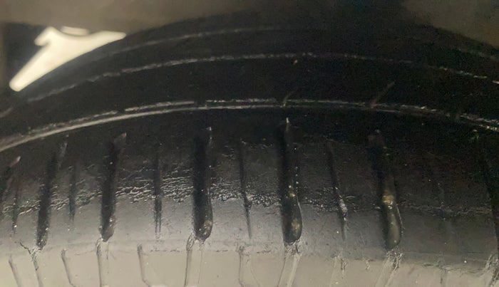 2014 Hyundai Eon MAGNA +, Petrol, Manual, 40,419 km, Left Front Tyre Tread