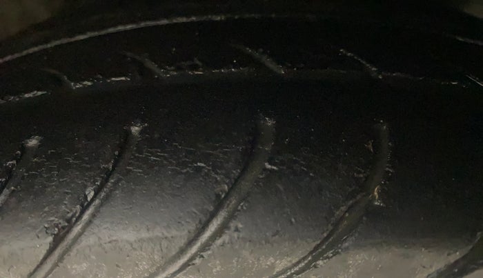 2014 Hyundai Eon MAGNA +, Petrol, Manual, 40,419 km, Right Front Tyre Tread