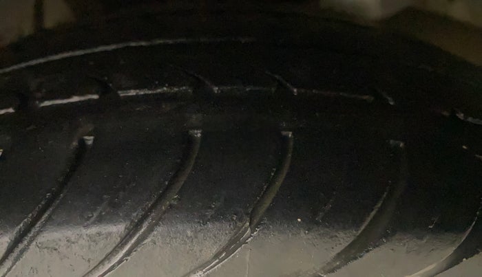 2014 Hyundai Eon MAGNA +, Petrol, Manual, 40,419 km, Right Rear Tyre Tread