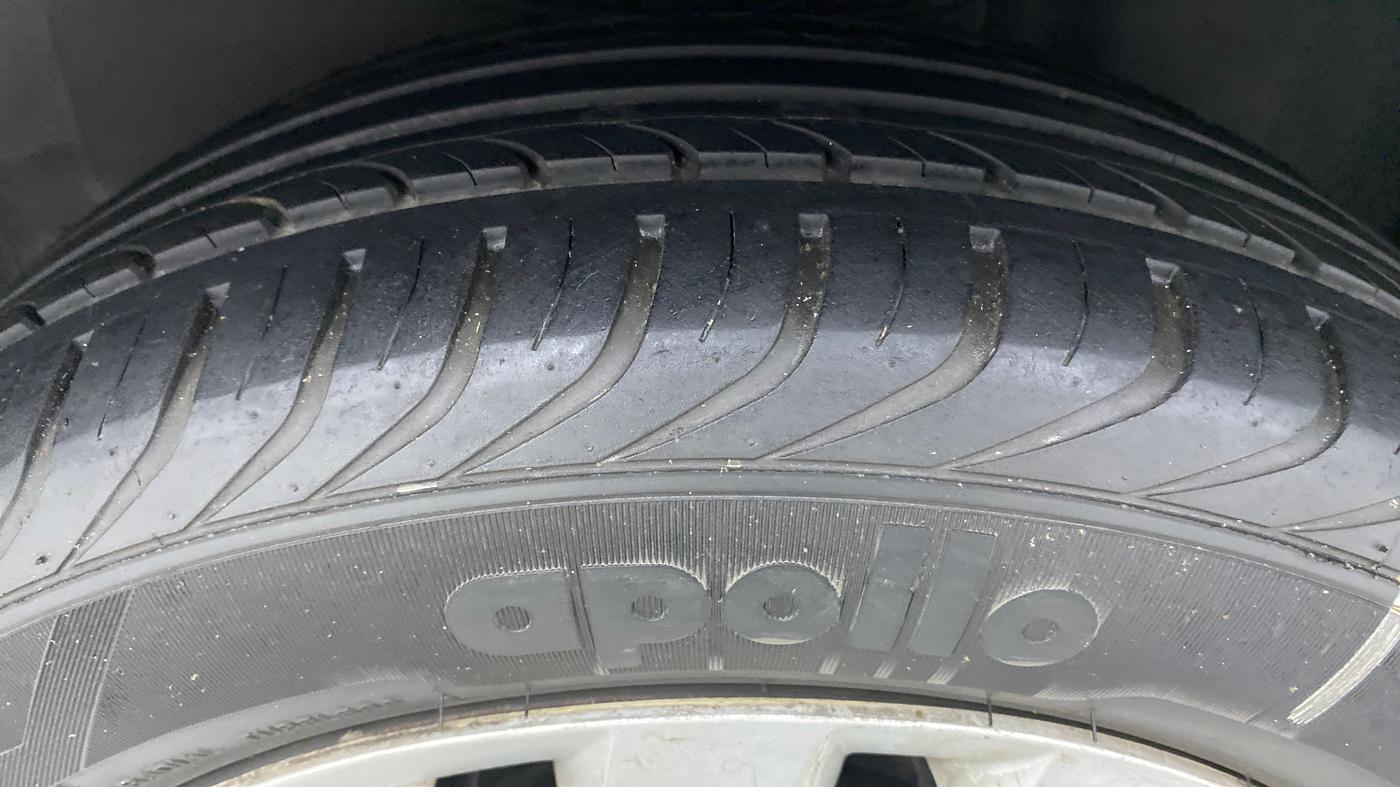 2018 Volkswagen Ameo COMFORTLINE 1.0, Petrol, Manual, 16,831 km, Left Rear Tyre Tread