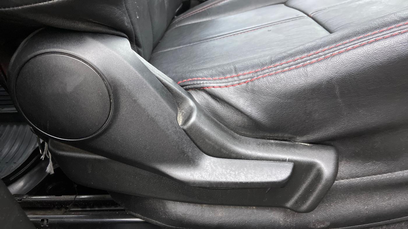 2017 Maruti IGNIS ZETA 1.3 AMT DUAL TONE, Diesel, Automatic, 81,408 km, Driver Side Adjustment Panel