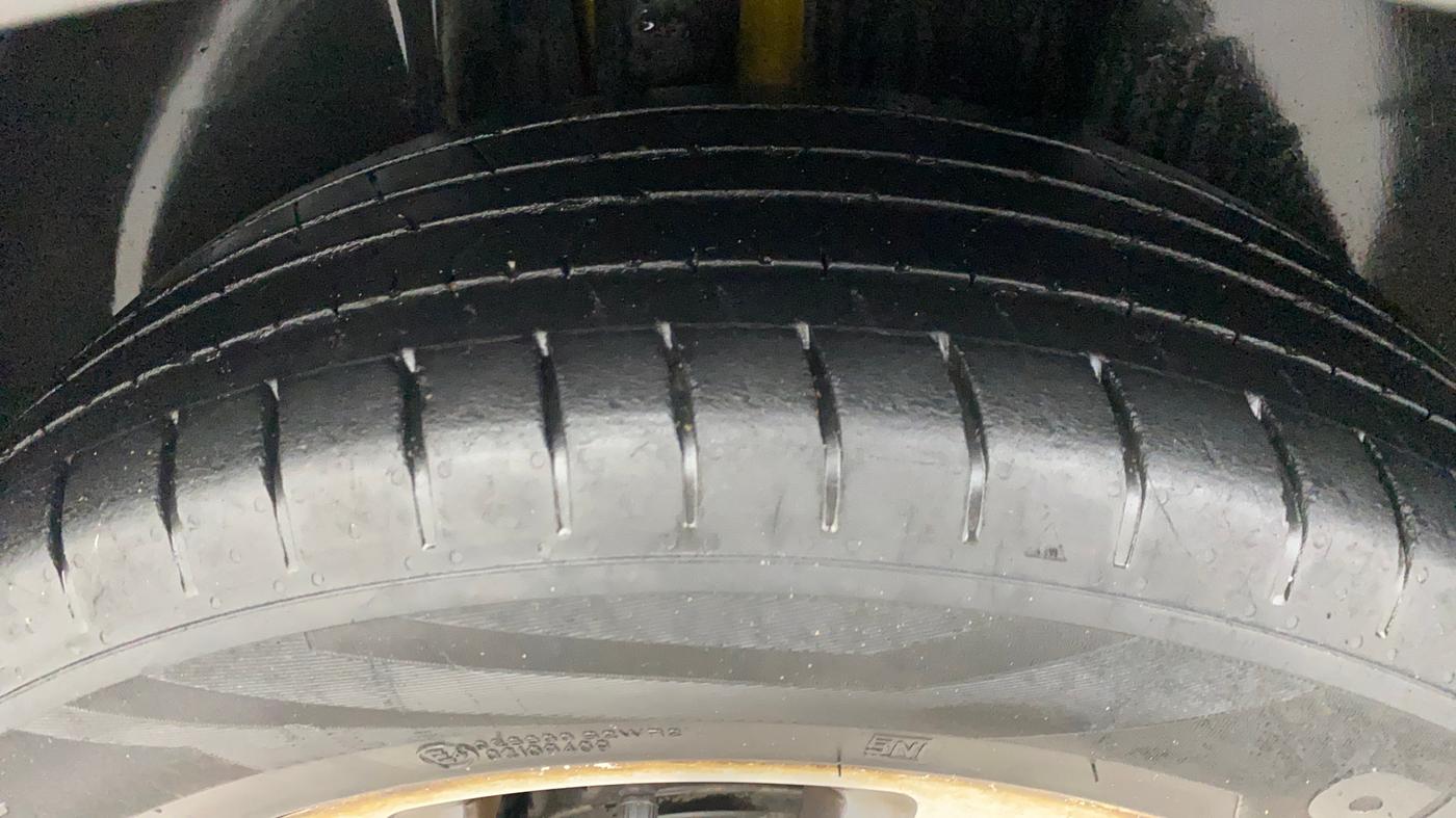 2021 Volkswagen TAIGUN TOPLINE 1.0 TSI AT, Petrol, Automatic, 41,708 km, Right Rear Tyre Tread