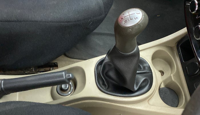2015 Nissan Terrano XL P, Petrol, Manual, 66,809 km, Gear Lever
