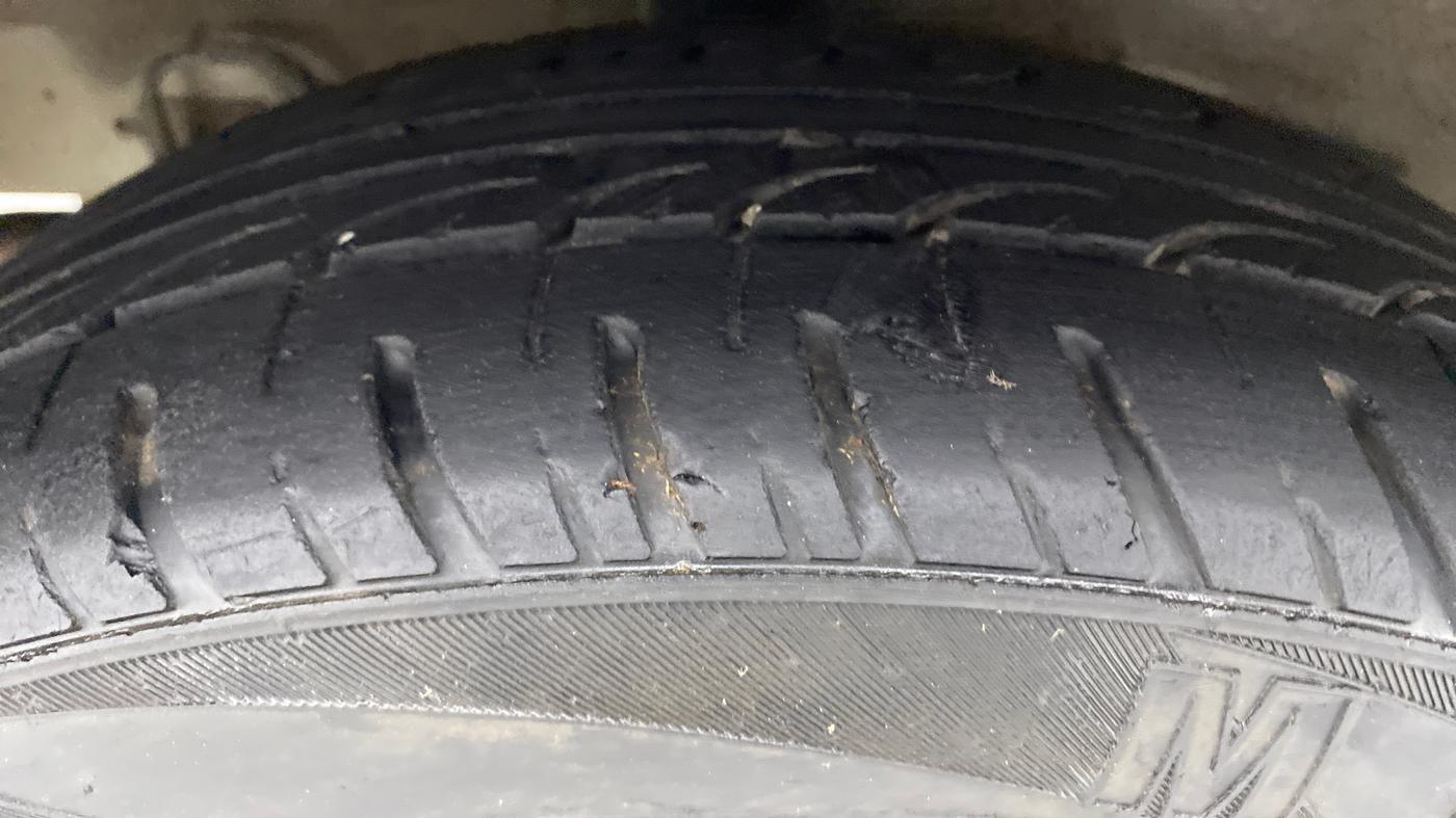 2017 Hyundai Grand i10 SPORTZ (O) 1.2 AT VTVT, Petrol, Automatic, 78,100 km, Right Rear Tyre Tread