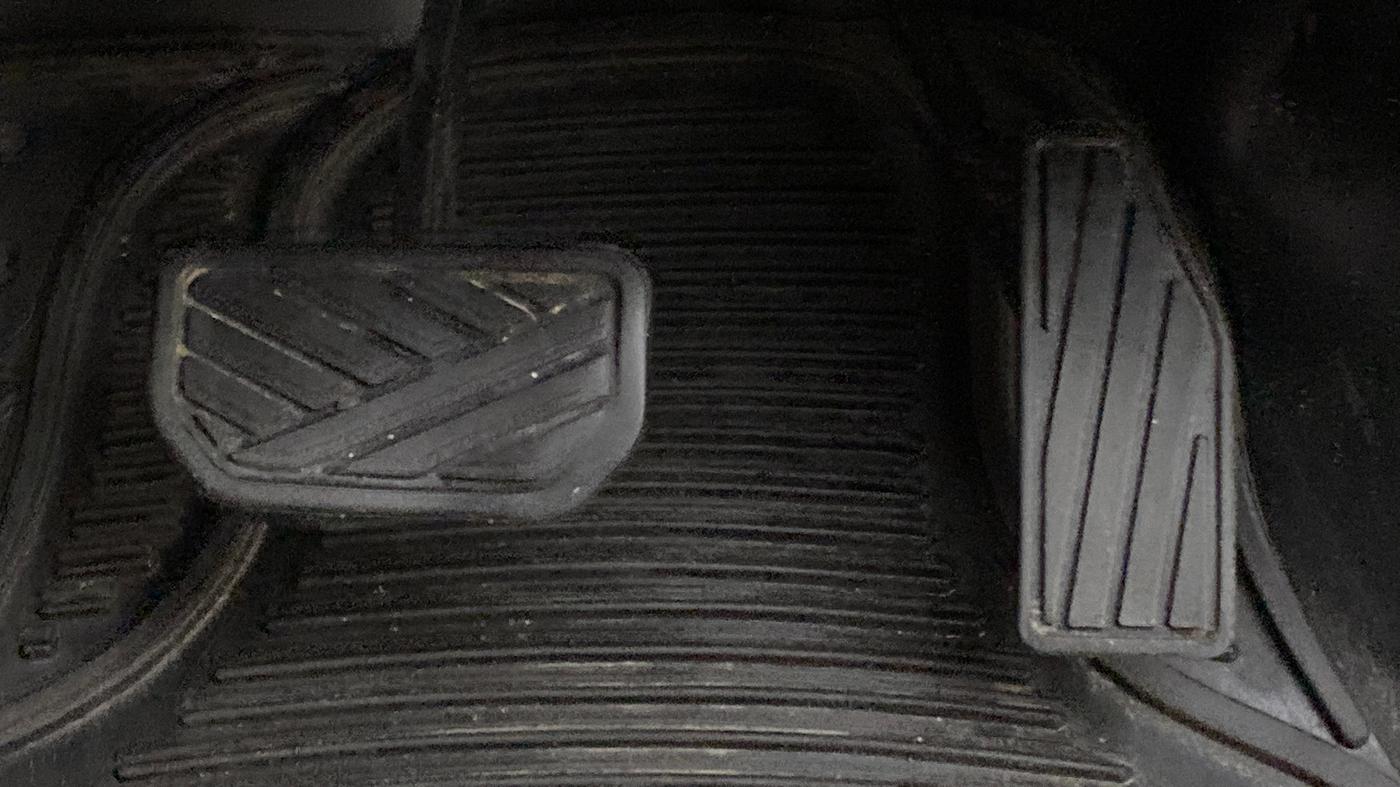 2018 Maruti Swift VDI AMT, Diesel, Automatic, 67,819 km, Pedals