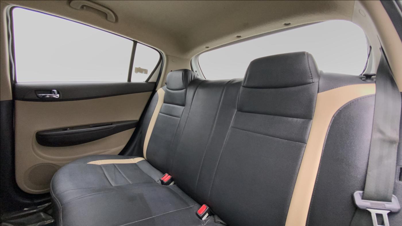 2013 Hyundai i20 MAGNA O 1.4 CRDI, Diesel, Manual, 71,348 km, Right Side Rear Door Cabin