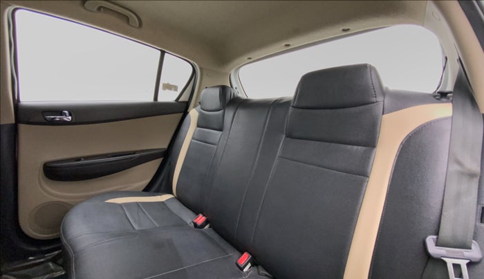 2013 Hyundai i20 MAGNA O 1.4 CRDI, Diesel, Manual, 71,348 km, Right Side Rear Door Cabin