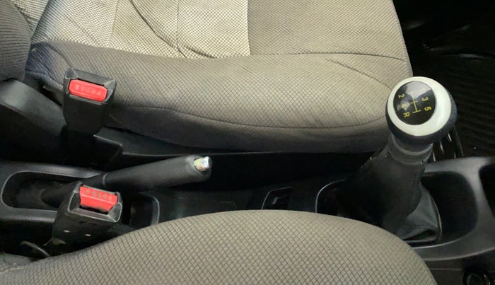 2013 Maruti Wagon R Stingray VXI, Petrol, Manual, 84,537 km, Gear Lever