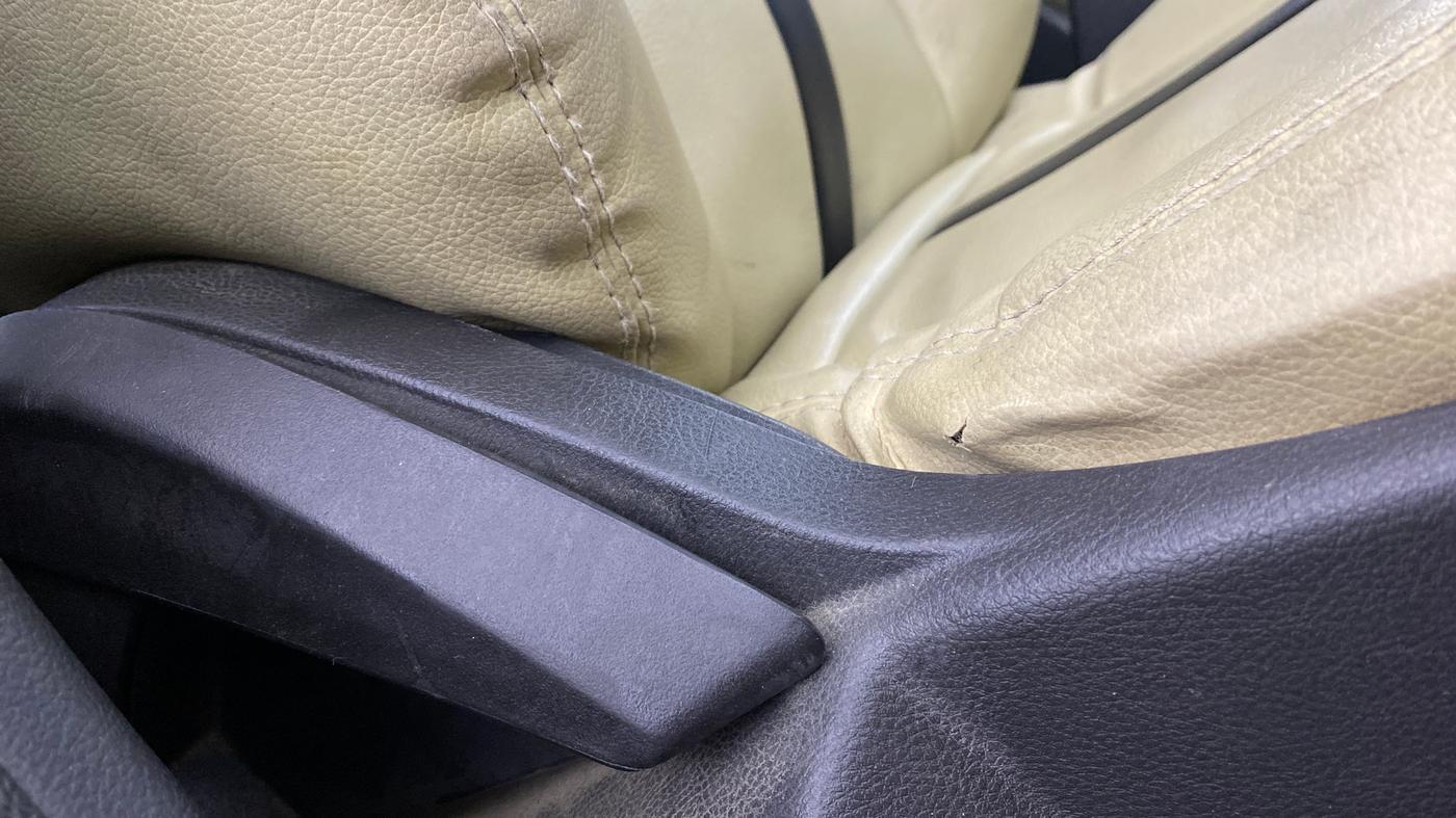 2015 Ford New Figo TREND 1.2 PETROL, Petrol, Manual, 82,951 km, Driver Side Adjustment Panel