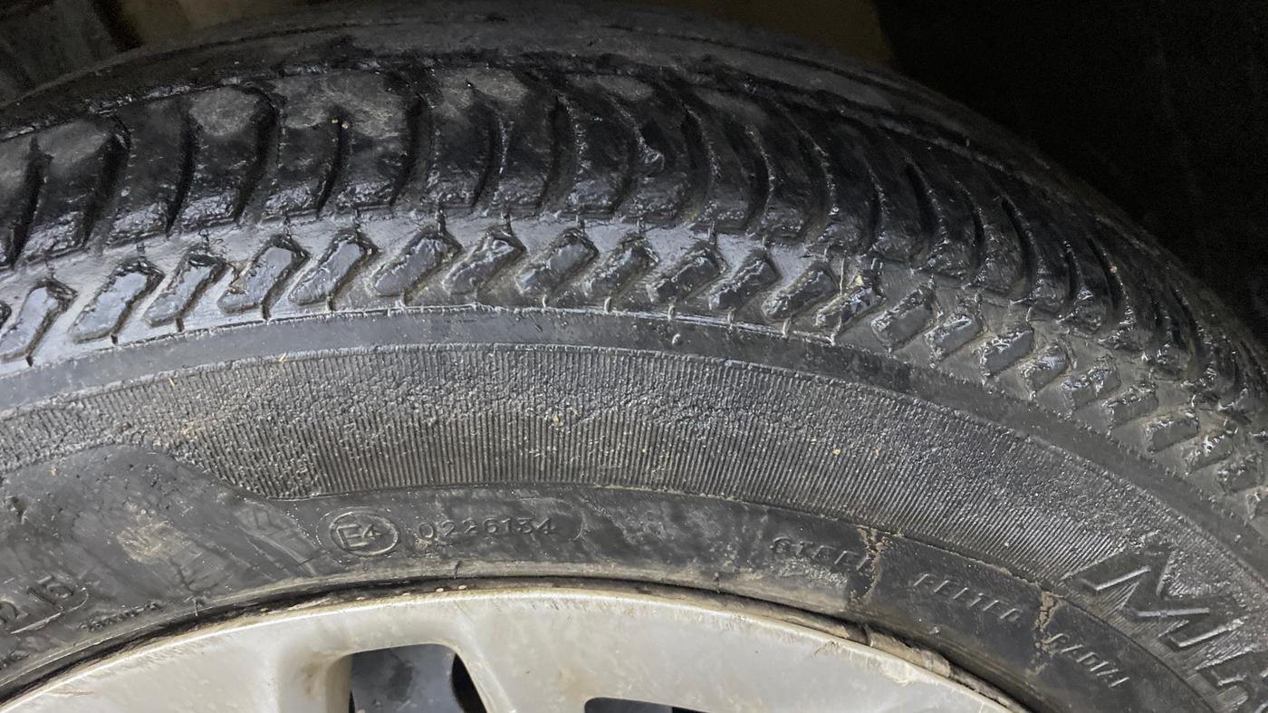 2015 Ford New Figo TREND 1.2 PETROL, Petrol, Manual, 82,951 km, Left Front Tyre Tread