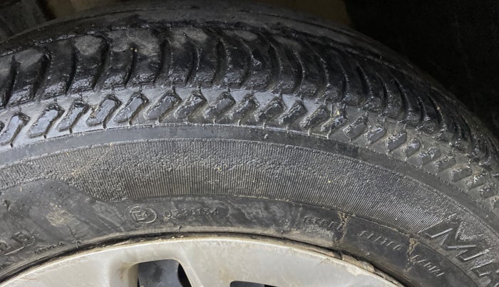 2015 Ford New Figo TREND 1.2 PETROL, Petrol, Manual, 82,996 km, Left Front Tyre Tread