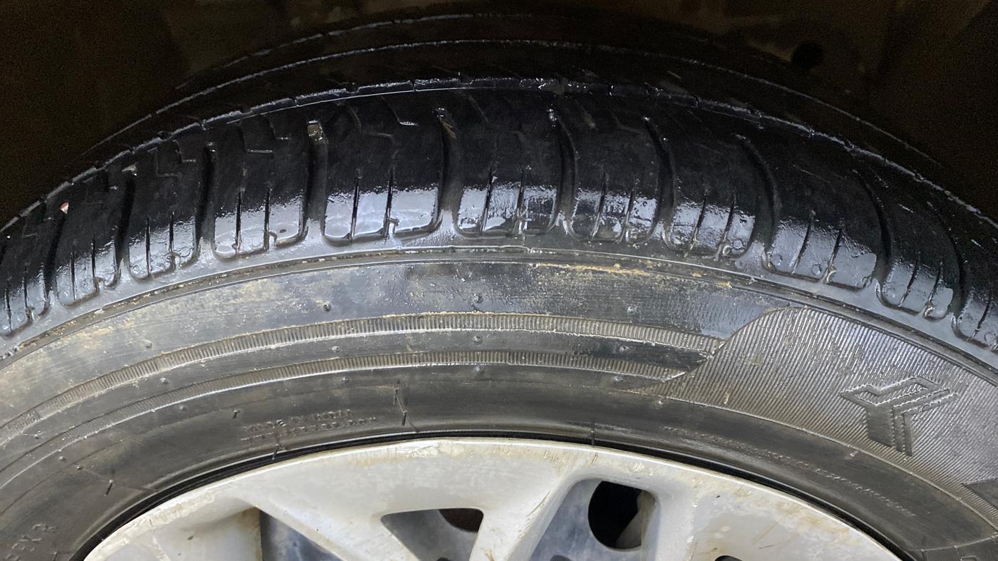 2015 Ford New Figo TREND 1.2 PETROL, Petrol, Manual, 82,951 km, Right Front Tyre Tread