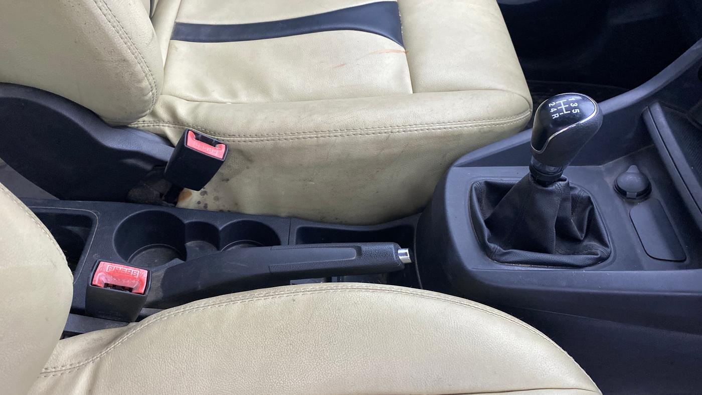 2015 Ford New Figo TREND 1.2 PETROL, Petrol, Manual, 82,951 km, Gear Lever