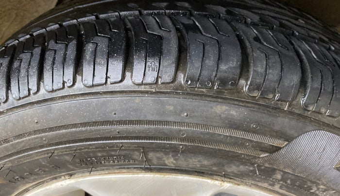 2015 Ford New Figo TREND 1.2 PETROL, Petrol, Manual, 82,996 km, Left Rear Tyre Tread