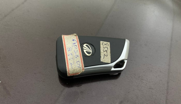 2014 Mahindra XUV500 W8, Diesel, Manual, 1,49,534 km, Key Close Up