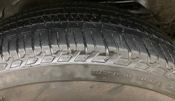 2014 Mahindra XUV500 W8, Diesel, Manual, 1,49,534 km, Left Rear Tyre Tread