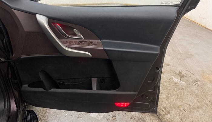 2014 Mahindra XUV500 W8, Diesel, Manual, 1,49,534 km, Driver Side Door Panels Control