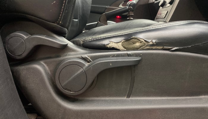 2014 Mahindra XUV500 W8, Diesel, Manual, 1,49,534 km, Driver Side Adjustment Panel