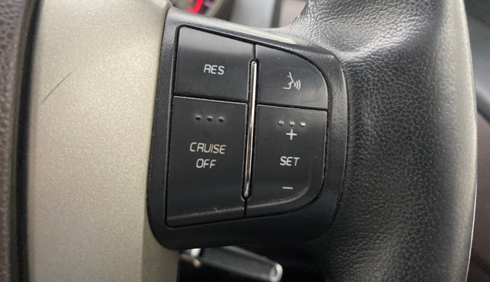2014 Mahindra XUV500 W8, Diesel, Manual, 1,49,534 km, Adaptive Cruise Control