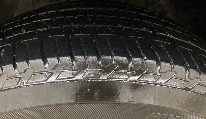 2014 Mahindra XUV500 W8, Diesel, Manual, 1,49,534 km, Left Front Tyre Tread