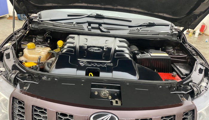 2014 Mahindra XUV500 W8, Diesel, Manual, 1,49,534 km, Engine View