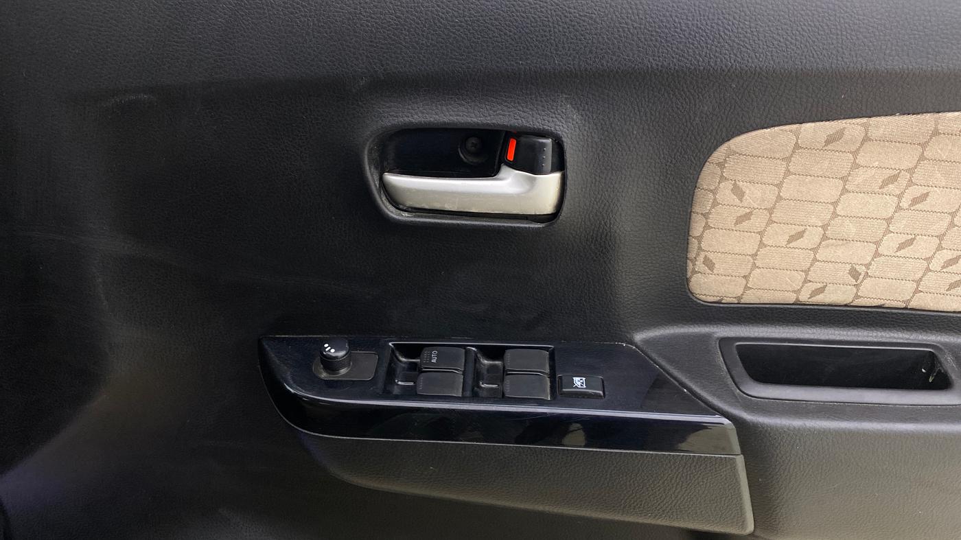 2017 Maruti Wagon R 1.0 VXI AMT, Petrol, Automatic, 83,483 km, Driver Side Door Panels Control
