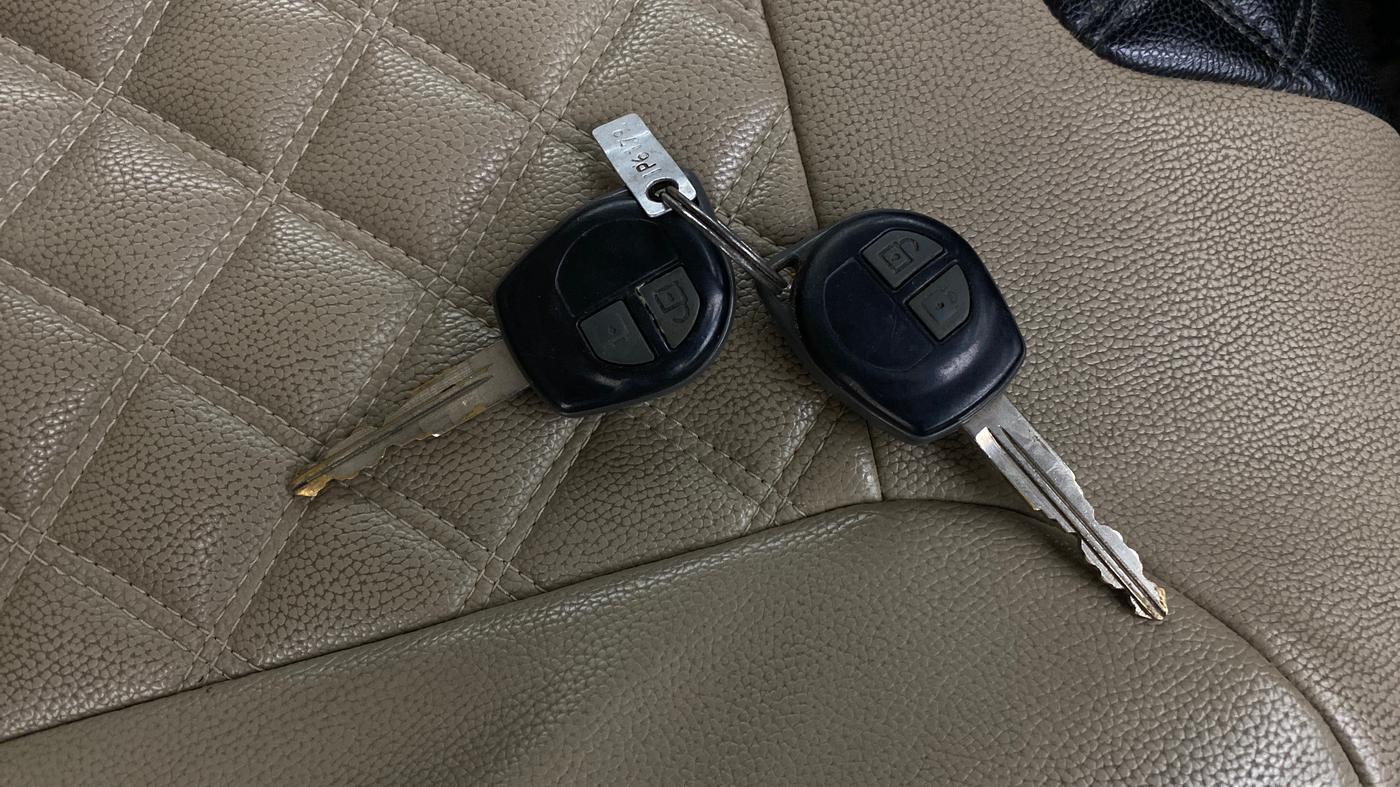 2017 Maruti Wagon R 1.0 VXI AMT, Petrol, Automatic, 83,483 km, Key Close Up