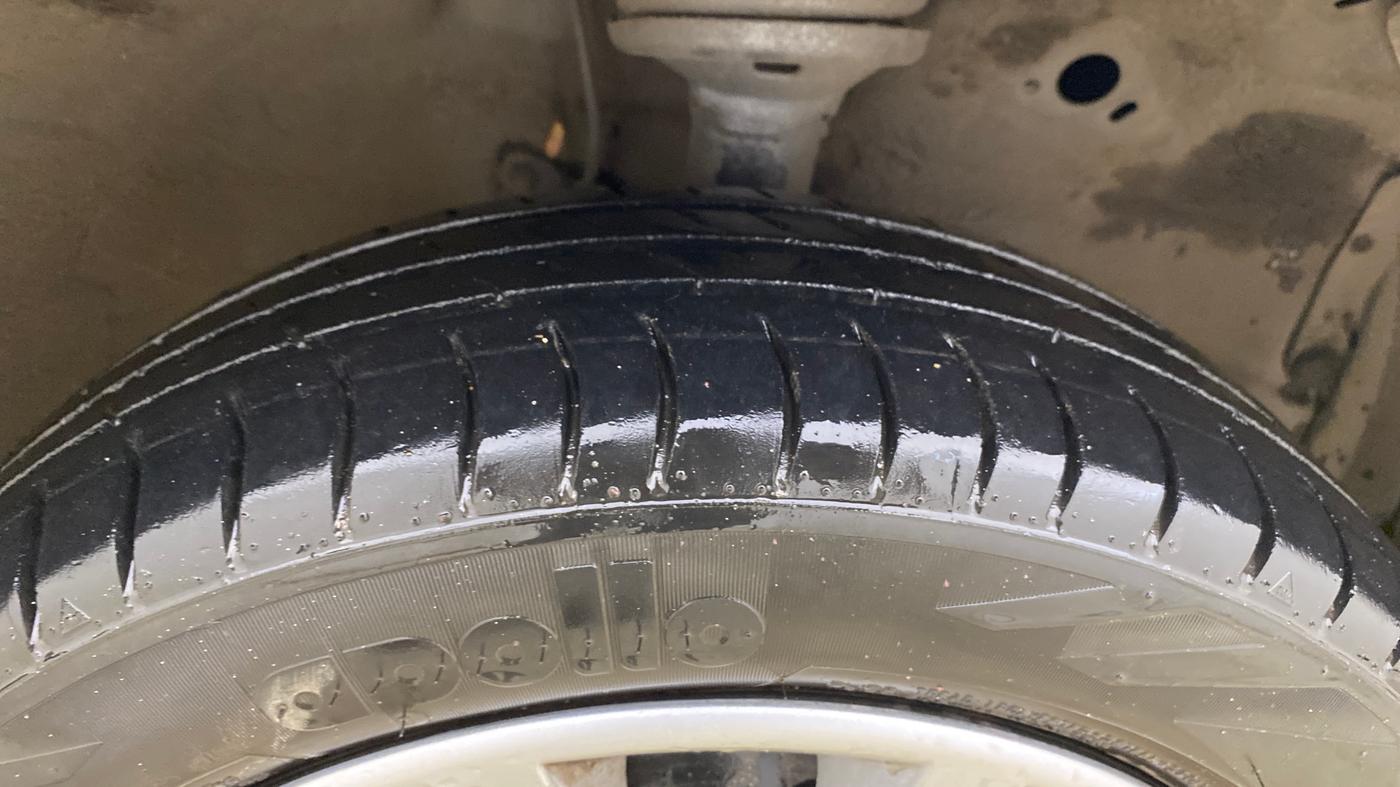 2017 Maruti Wagon R 1.0 VXI AMT, Petrol, Automatic, 83,483 km, Right Front Tyre Tread