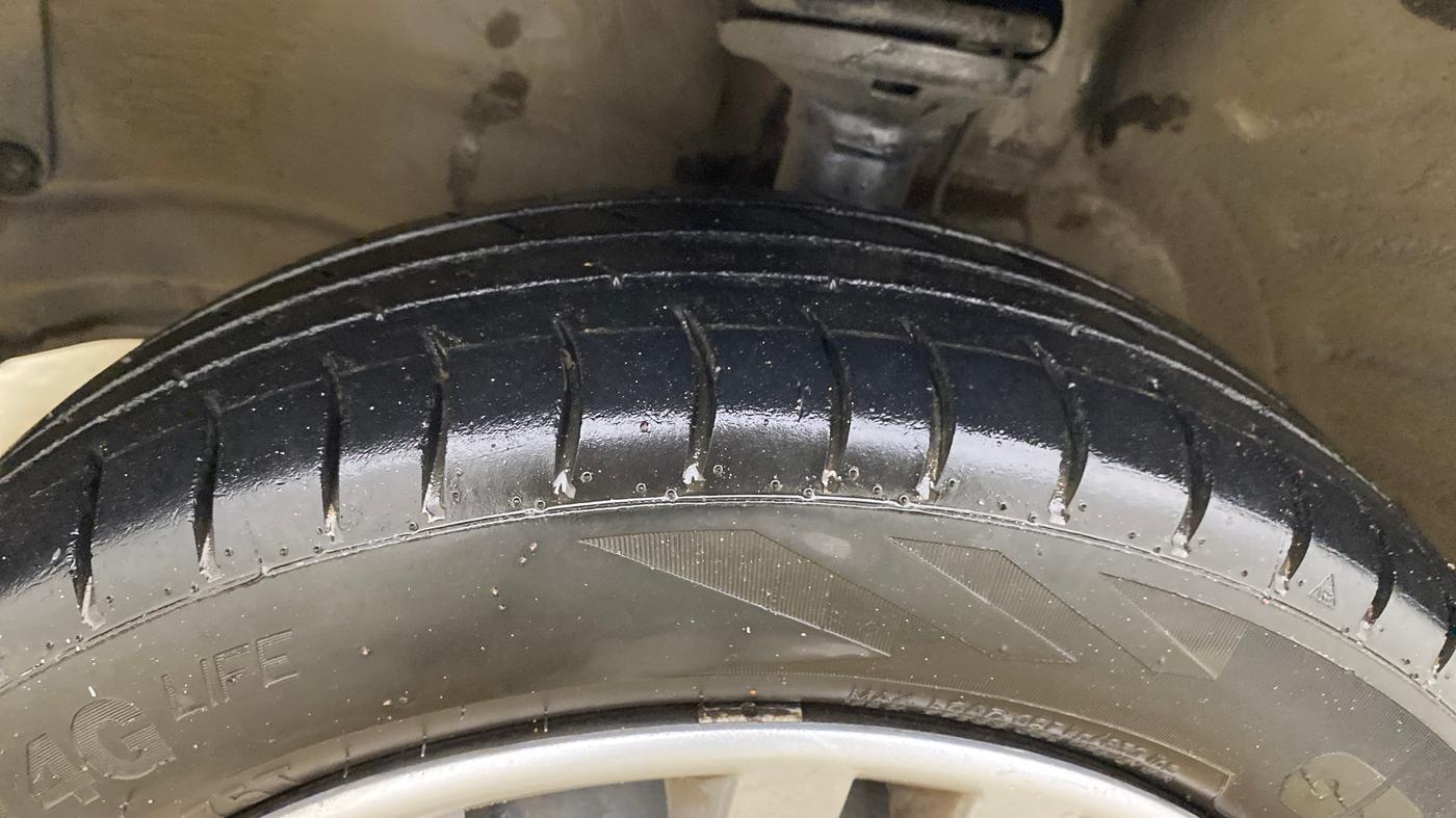 2017 Maruti Wagon R 1.0 VXI AMT, Petrol, Automatic, 83,483 km, Left Front Tyre Tread