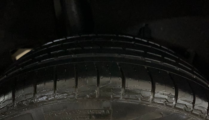 2017 Maruti Baleno DELTA PETROL 1.2, Petrol, Manual, 70,683 km, Right Rear Tyre Tread