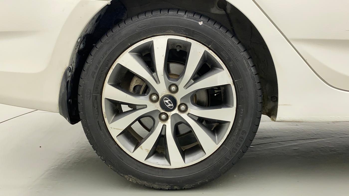 2014 Hyundai Verna FLUIDIC 1.6 VTVT SX AT, Petrol, Automatic, 43,677 km, Right Rear Wheel