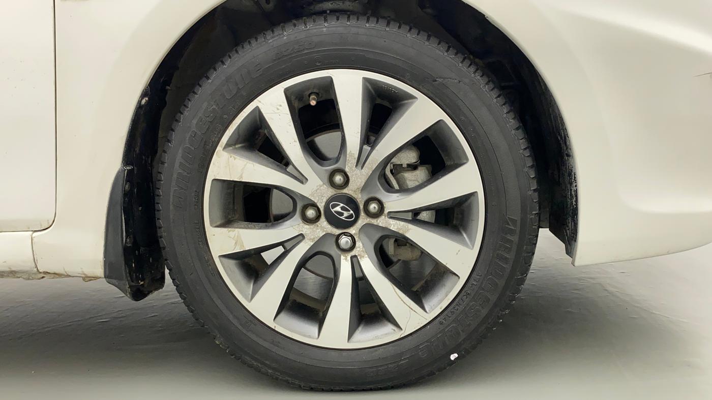 2014 Hyundai Verna FLUIDIC 1.6 VTVT SX AT, Petrol, Automatic, 43,677 km, Right Front Wheel
