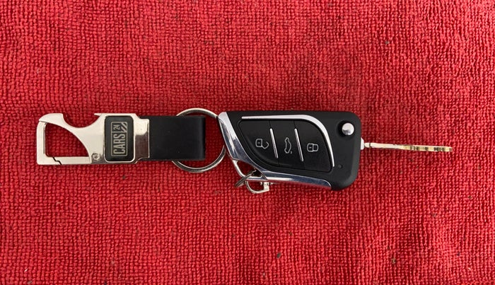 2015 Maruti Swift VXI D, Petrol, Manual, 53,522 km, Key Close Up